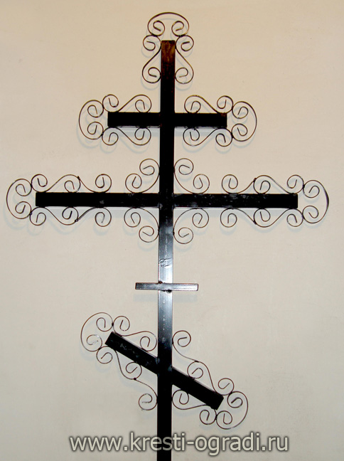 Металлический крест на могилу