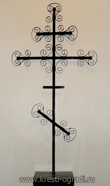 Православный крест на кладбище